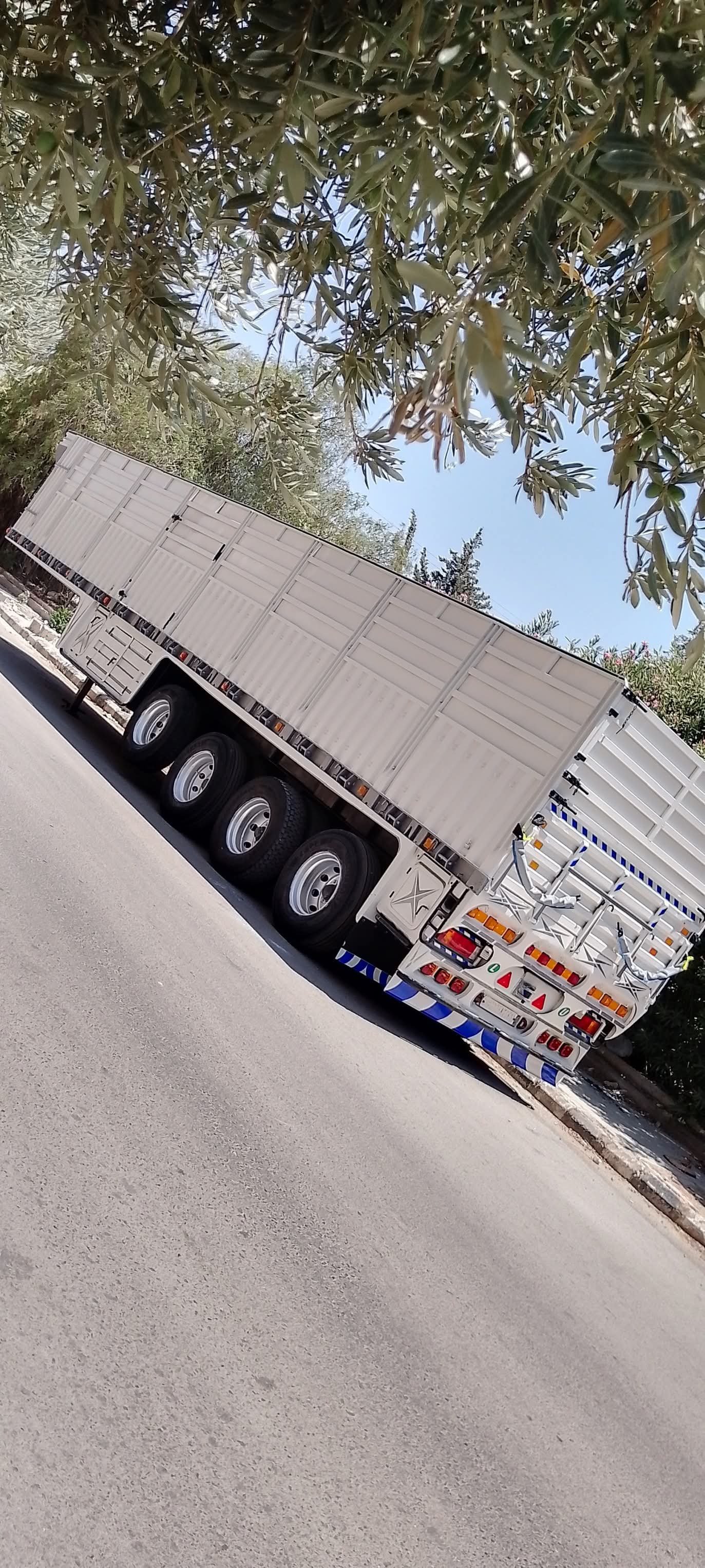 منصة للتجار لبيع الحصادات الزراعية في مصر, حصادة نيو هولاند للبيع في القاهرة , نوع تي اكس 65, بحالة ممتازة