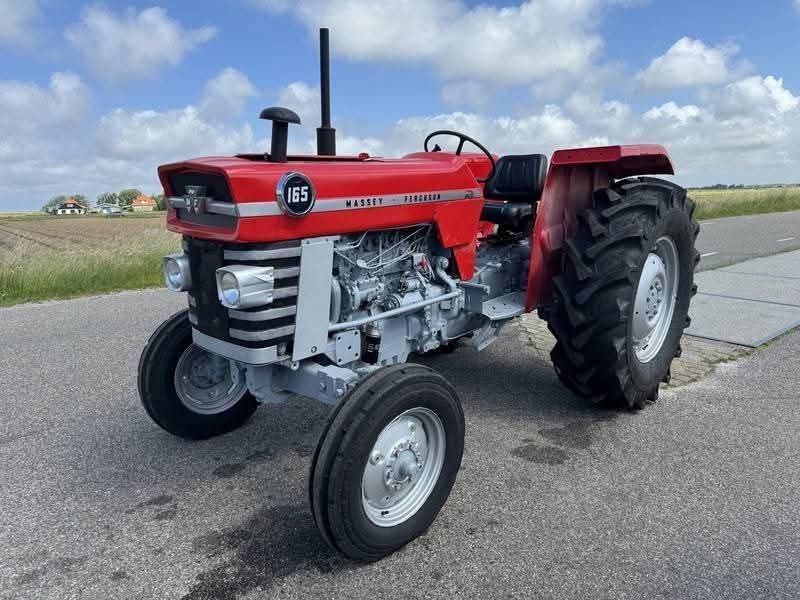 buy and sell Tractor Massey for sell, Tractor massey MF 135 – 45, Available for sell in Suez