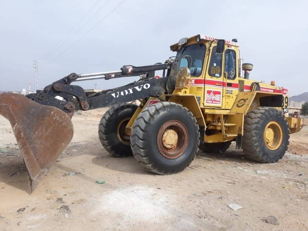 Buy and sell loaders and heavy equipment in Egypt, available Volvo L90 loader model 1989, Egyptian registered, in excellent condition, available for sale in Aswan