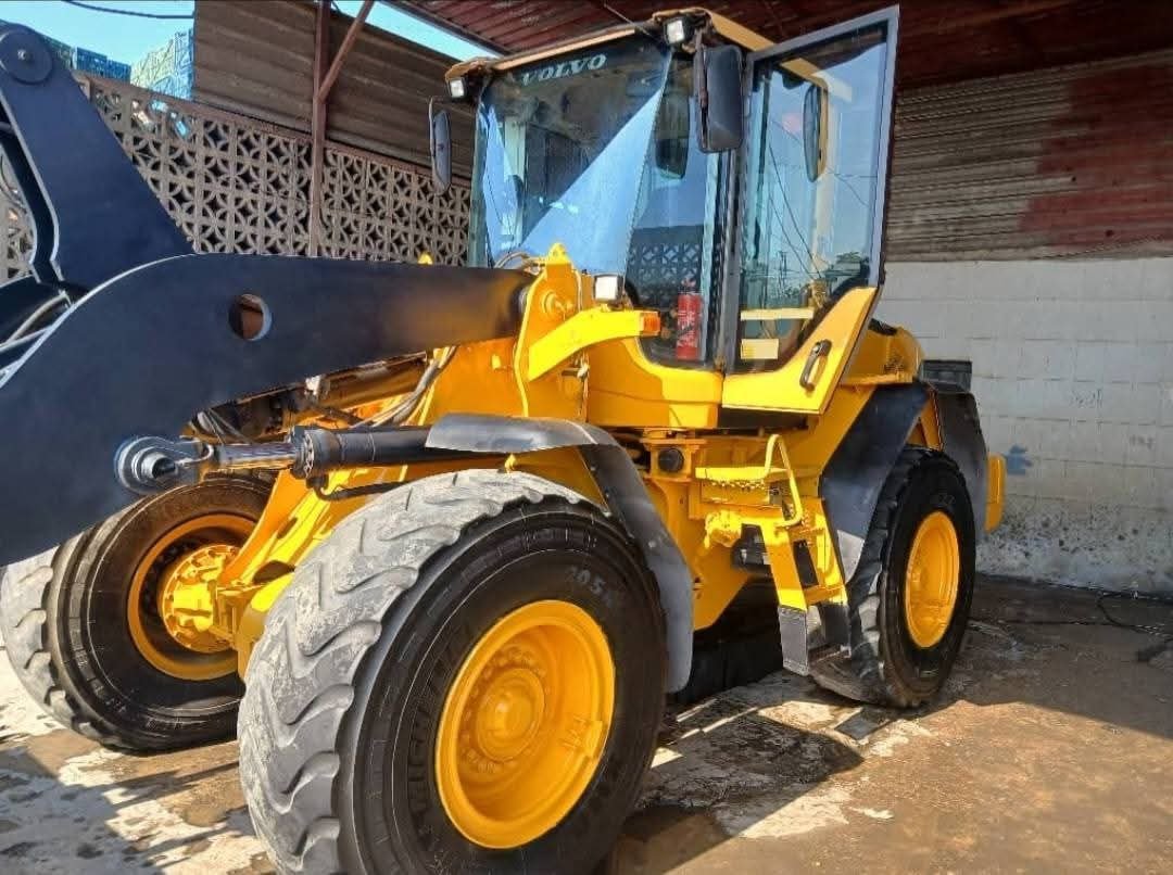 Buy and sell loaders and heavy equipment in Egypt, available Volvo L90 loader model 2010, available in Alexandria for sale