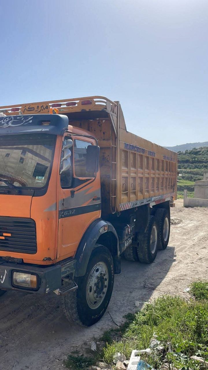 Buy and sell Mercedes tipper trucks in Egypt, available Mercedes tipper truck model 2006, Egyptian registered, in excellent condition, available in Cairo for sale