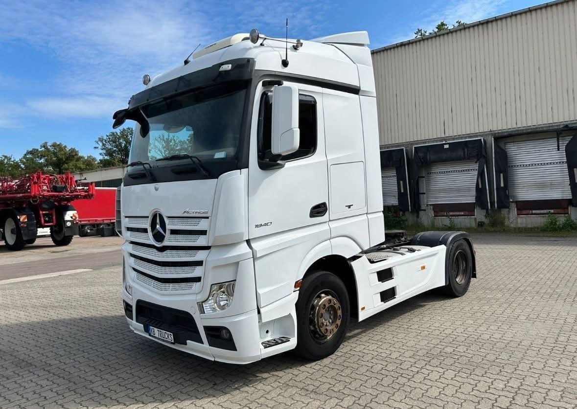 For sell harvester new Holland, TX65, Model 2000, Available in Egypt