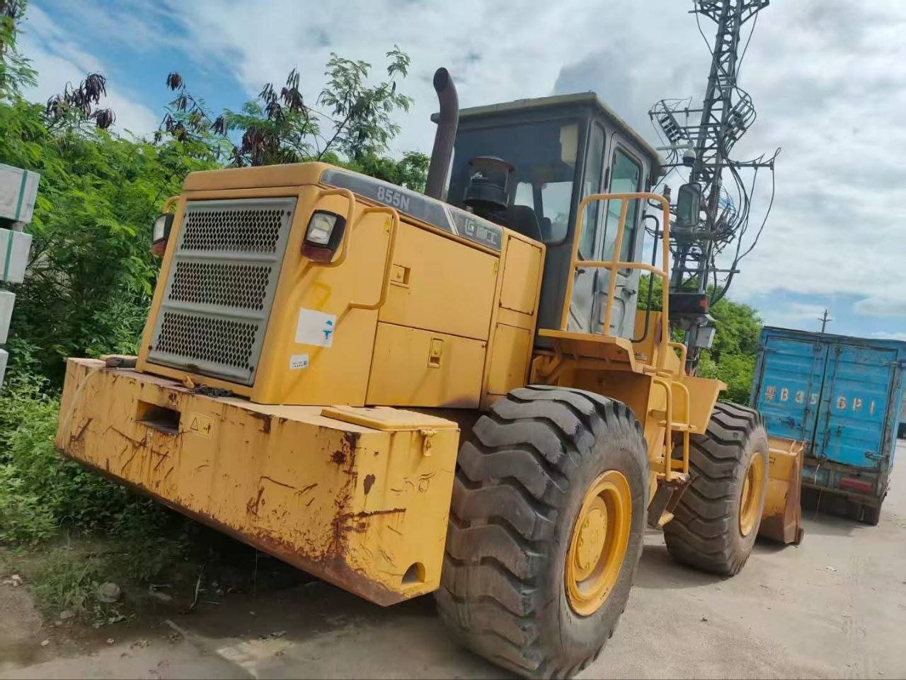 Buy and sell loaders in Egypt, available Liugong 855 loader with powerful Cummins engine, available in Cairo