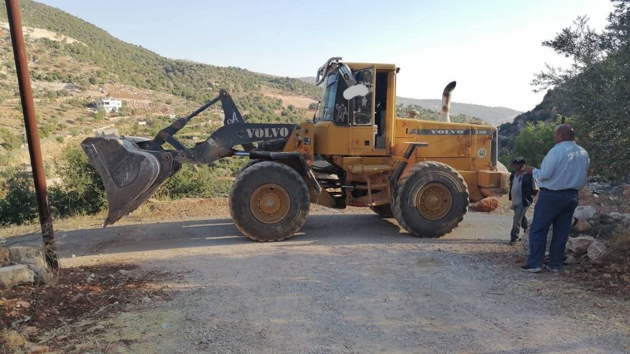 For sell harvester new Holland, TX65, Model 2000, Available in Egypt