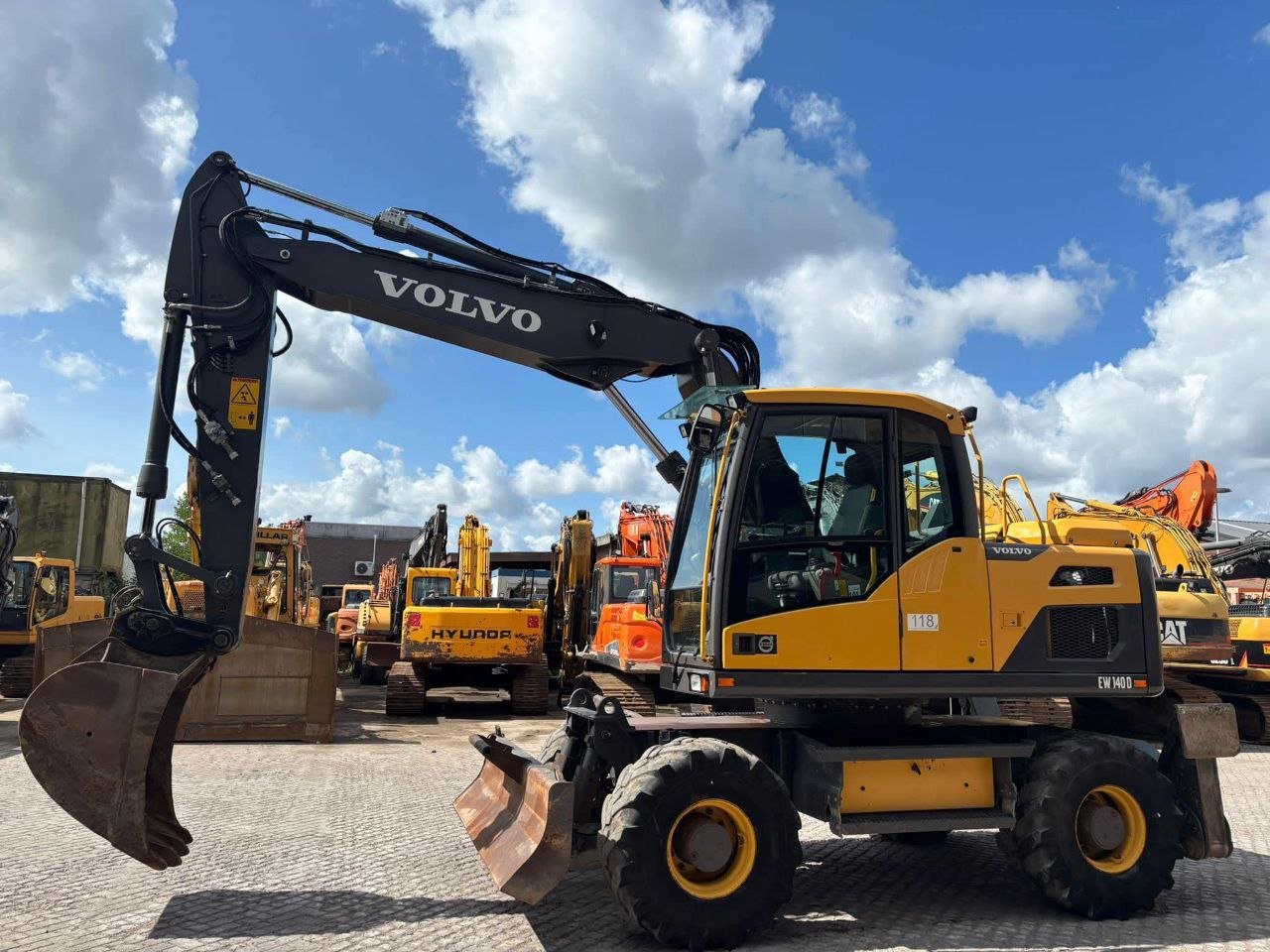 For sell harvester new Holland, TX65, Model 2000, Available in Egypt