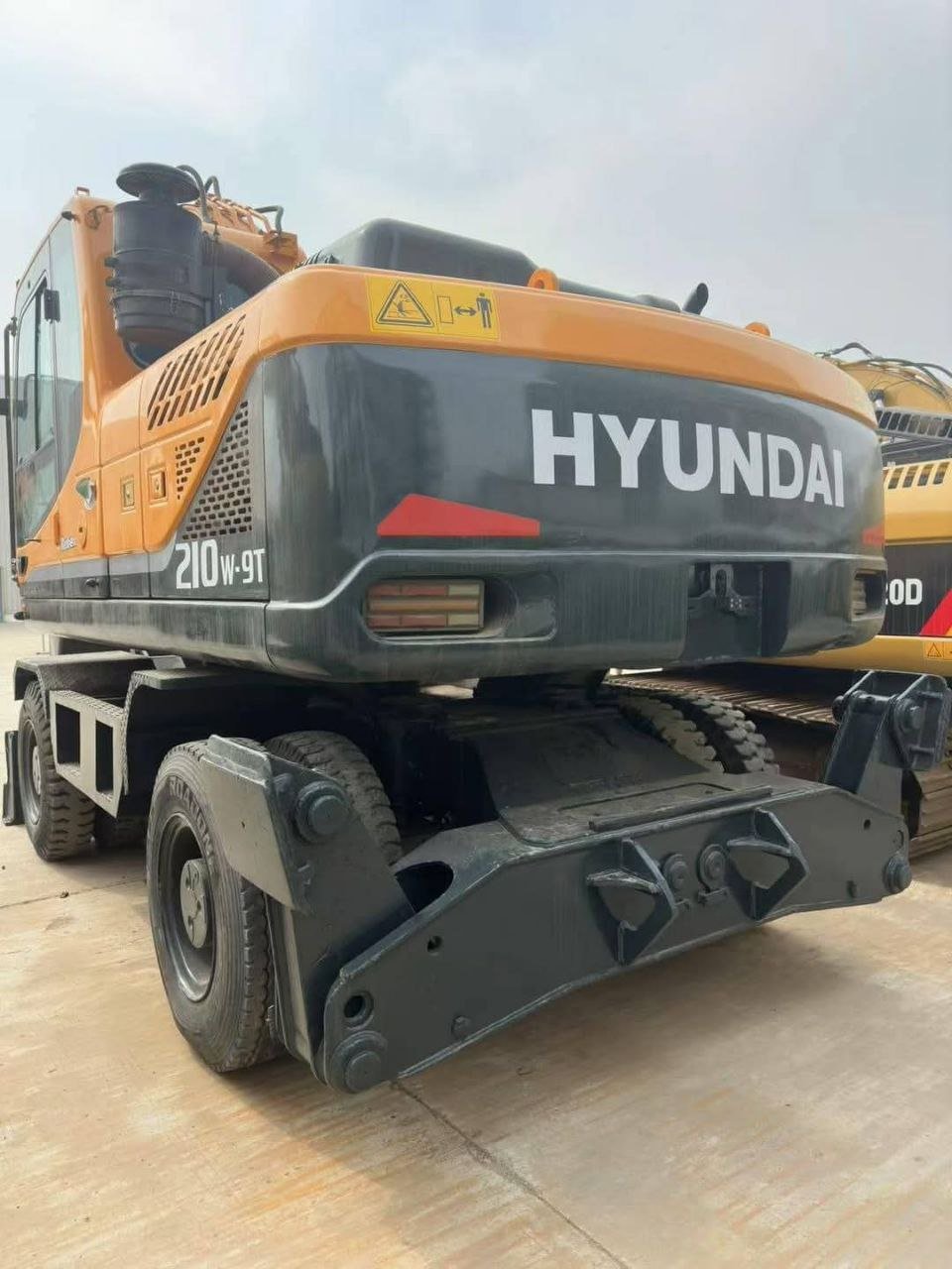 For sell harvester new Holland, TX65, Model 2000, Available in Egypt