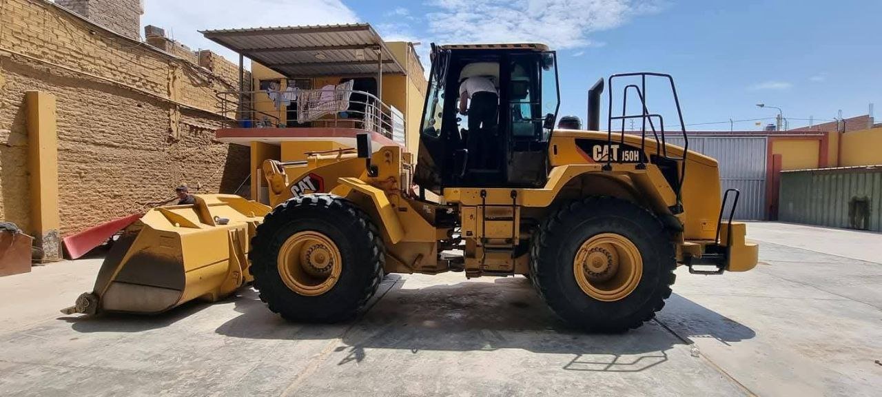 For sell harvester new Holland, TX65, Model 2000, Available in Egypt