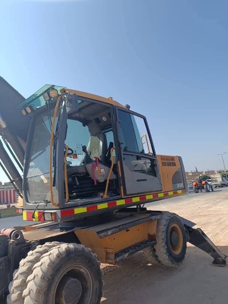 For sell harvester new Holland, TX65, Model 2000, Available in Egypt