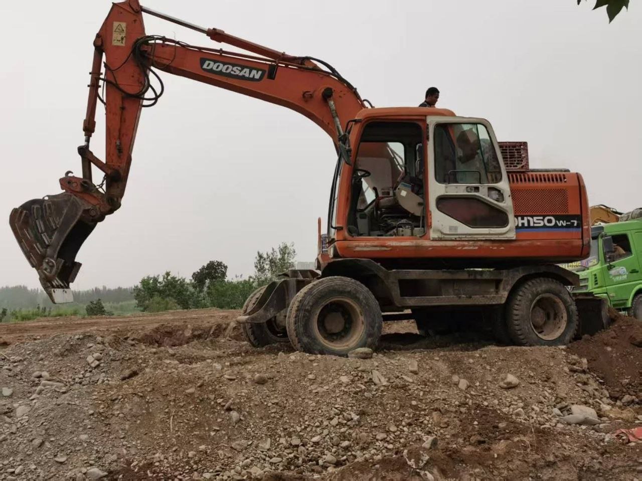 For sell harvester new Holland, TX65, Model 2000, Available in Egypt