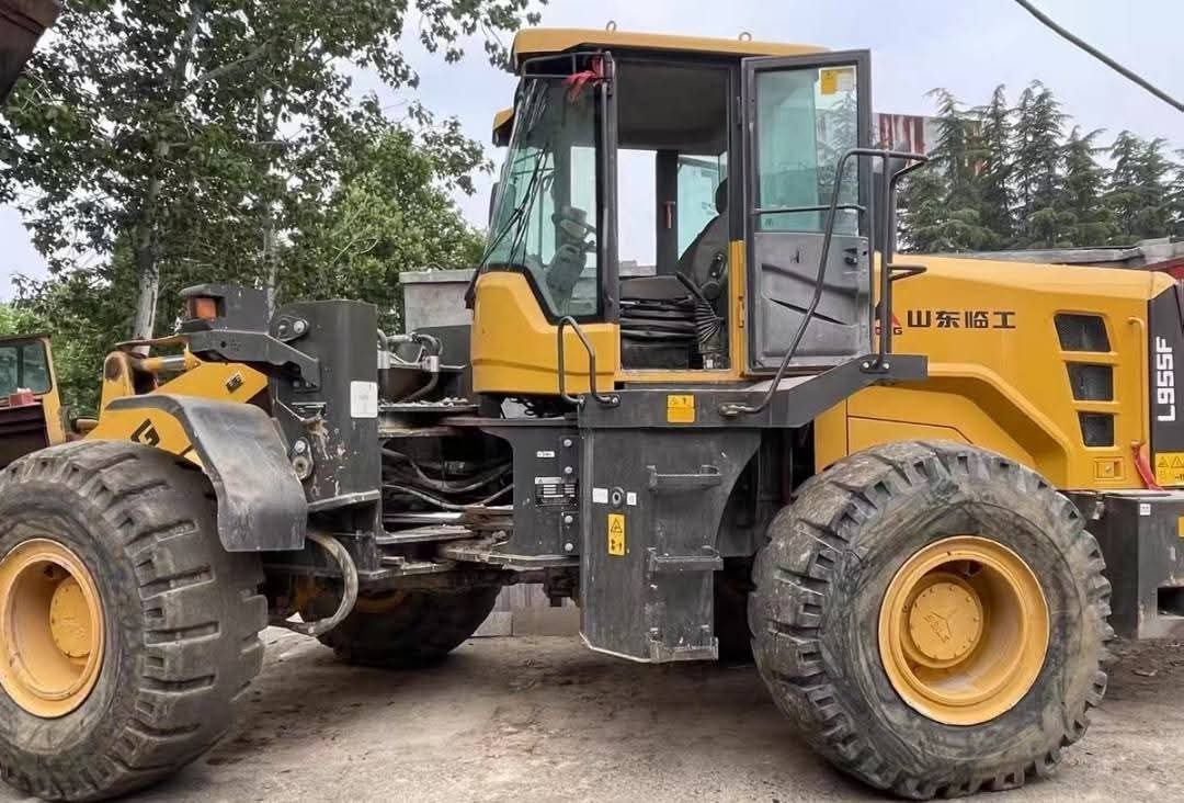 Buy and sell loaders in Egypt, available Xiagong 955F loader model 2010, in excellent condition, available in Mahalla al-Kubra