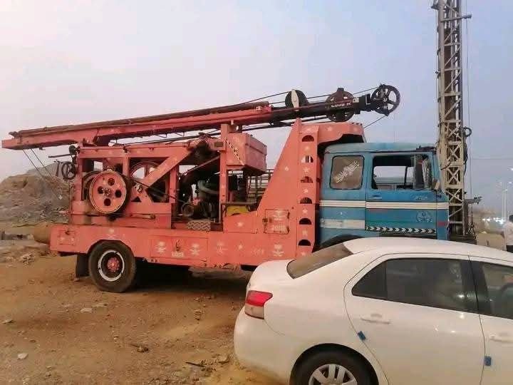Buy and sell excavators in Egypt, available 145-size excavator model 2000, in excellent condition, available in Assiut