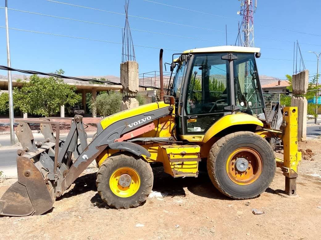 For sell harvester new Holland, TX65, Model 2000, Available in Egypt