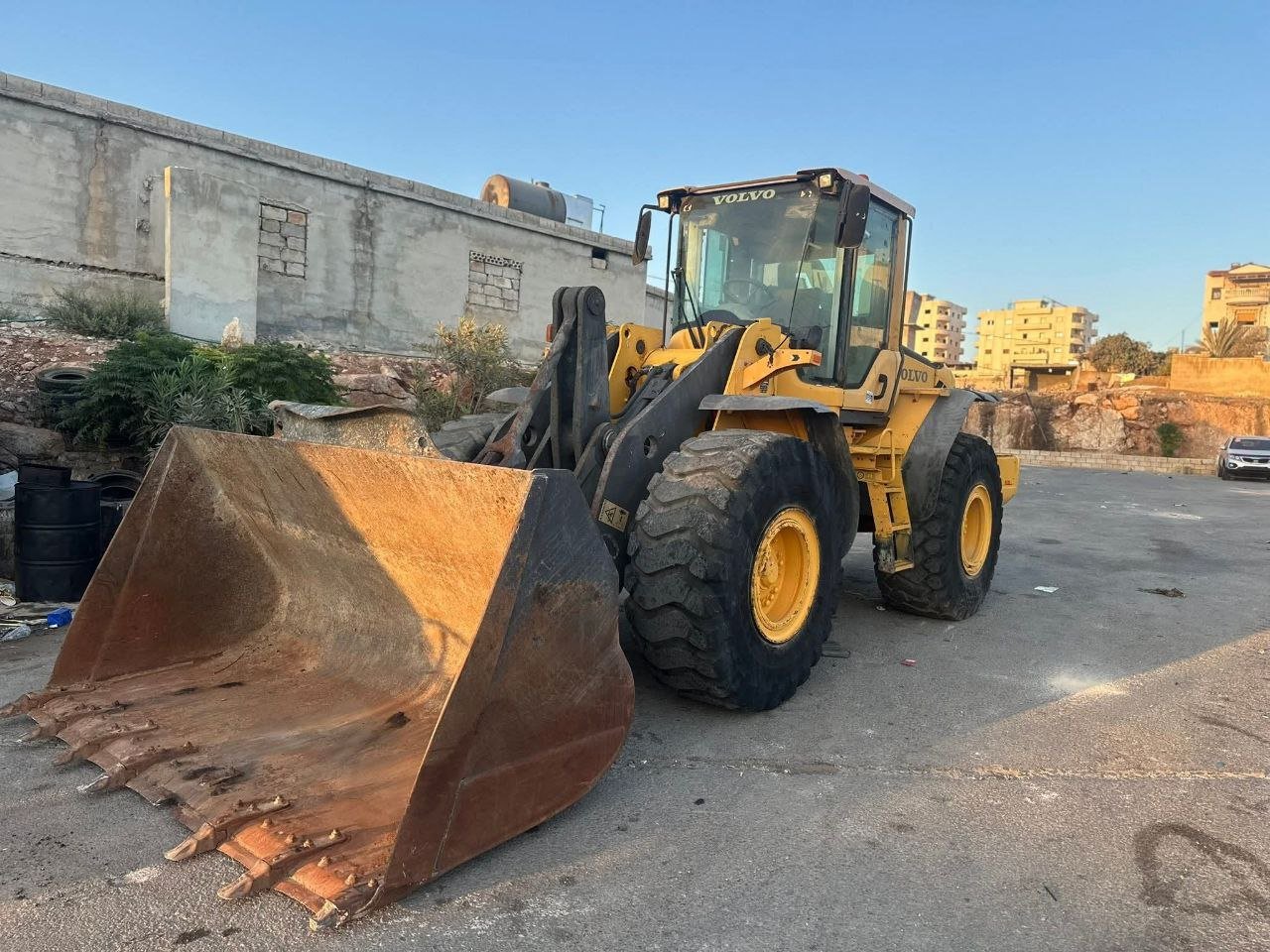 For sell harvester new Holland, TX65, Model 2000, Available in Egypt