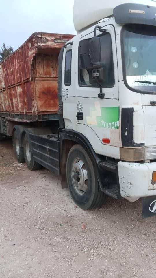 Trailers for sale at affordable prices in Egypt, available Hyundai trailer model 1998, side height 180, available in Aswan