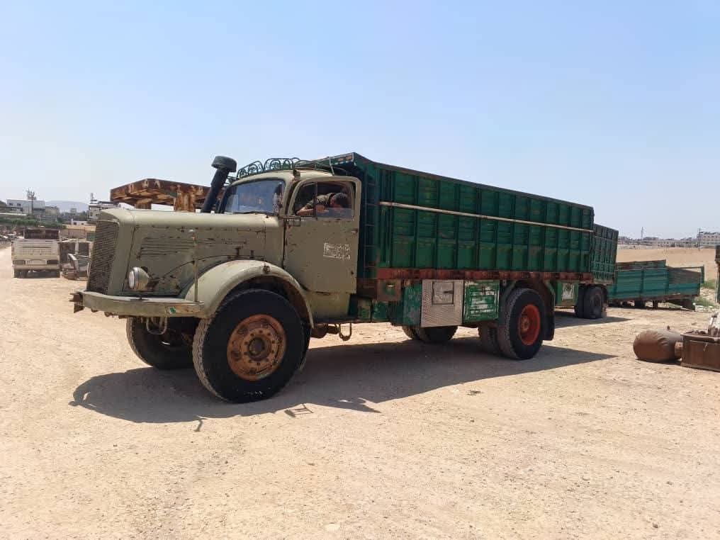 Large Mercedes transport truck model 56, clean Mercedes 24 engine, located in Mansoura, tractors and heavy trucks Egypt