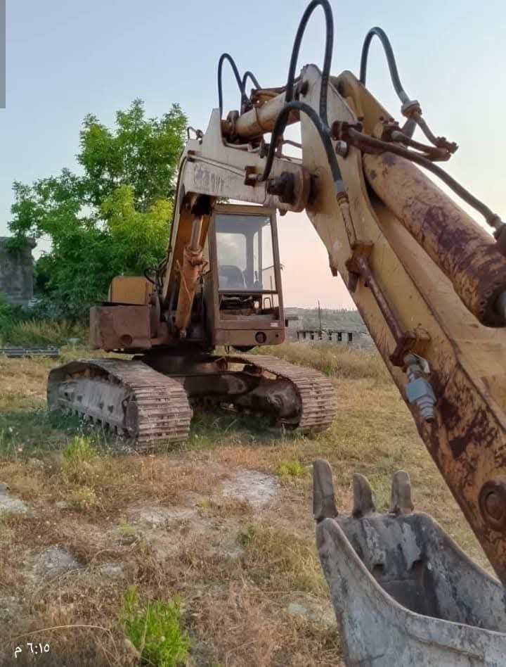 حفارة بوكلين Case موديل 90B سنة 1990 خالية العلام شغالة ومكفولة مع سطل أوروبي، تواجد الجيزة، شاحنات مستعملة للبيع مصر