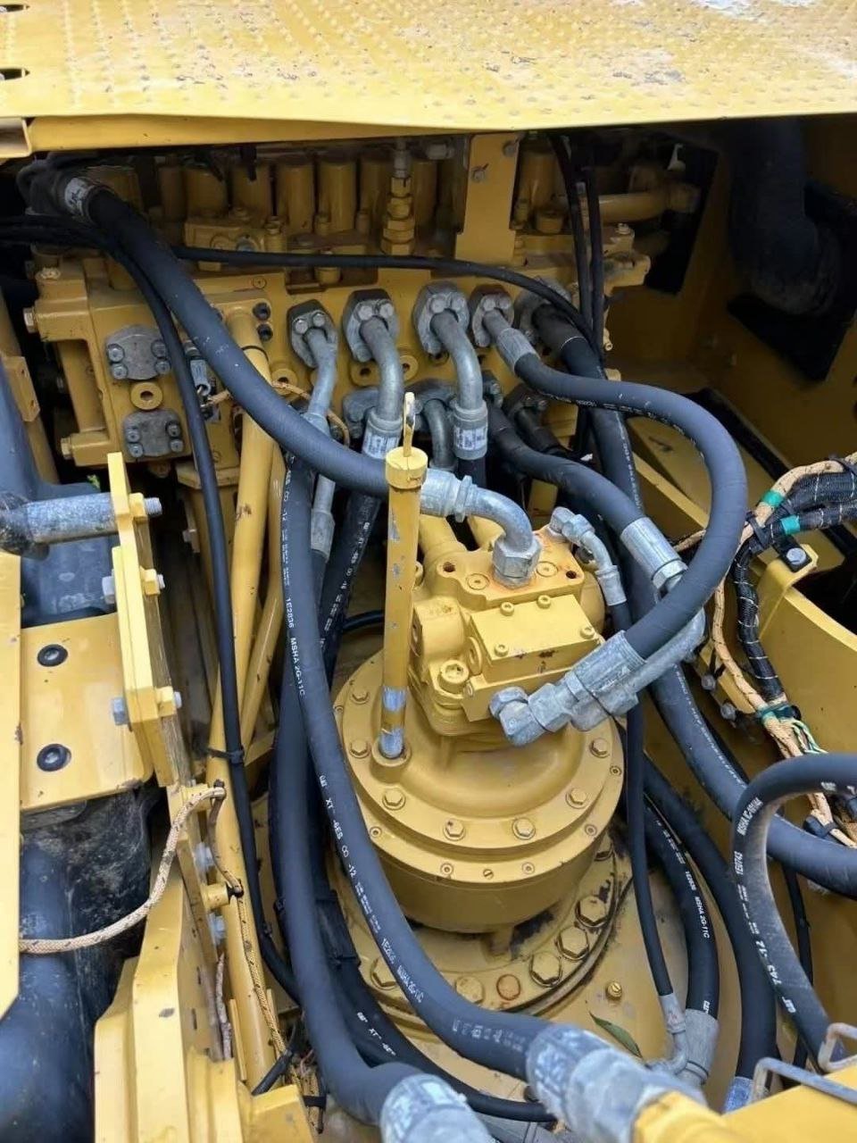 حفارة CAT323 موديل 2011 تواجد القاهرة، لا تفوت الفرصة لامتلاك أنظف الآليات الثقيلة في مصر