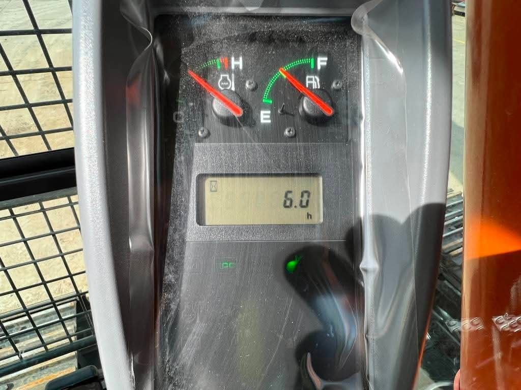 Hitachi 220 Excavator Zero Hours European Import First-Class 2023 Model in Excellent Condition, Located in Suez