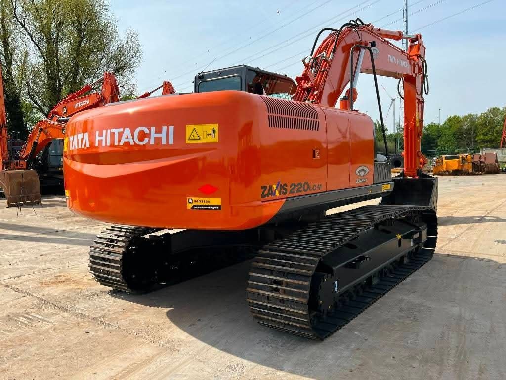 Hitachi 220 Excavator Zero Hours European Import First-Class 2023 Model in Excellent Condition, Located in Suez
