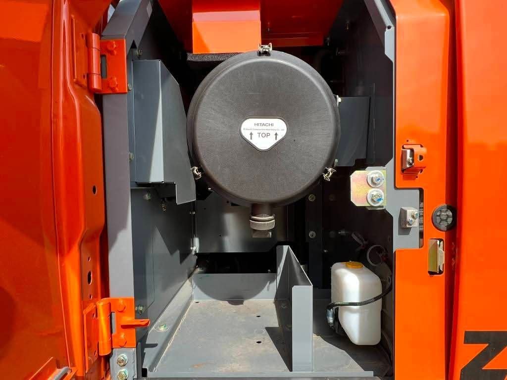 Hitachi 220 Excavator Zero Hours European Import First-Class 2023 Model in Excellent Condition, Located in Suez