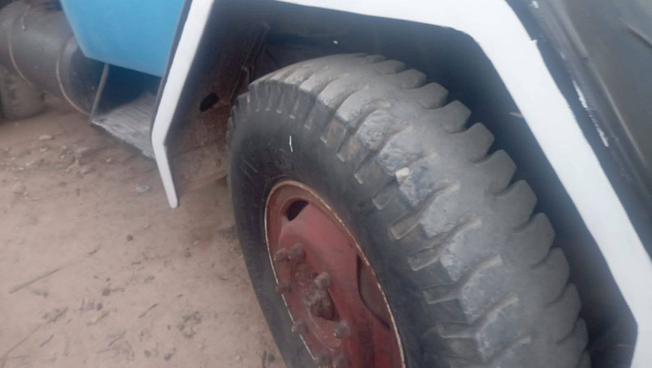 A 2006 Mercedes 5-meter dump truck is located in Giza, the largest truck market in Egypt.