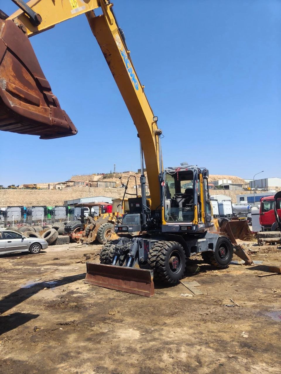 Excavator XCMG 210W Model 2017 Located in Suez in Excellent Condition