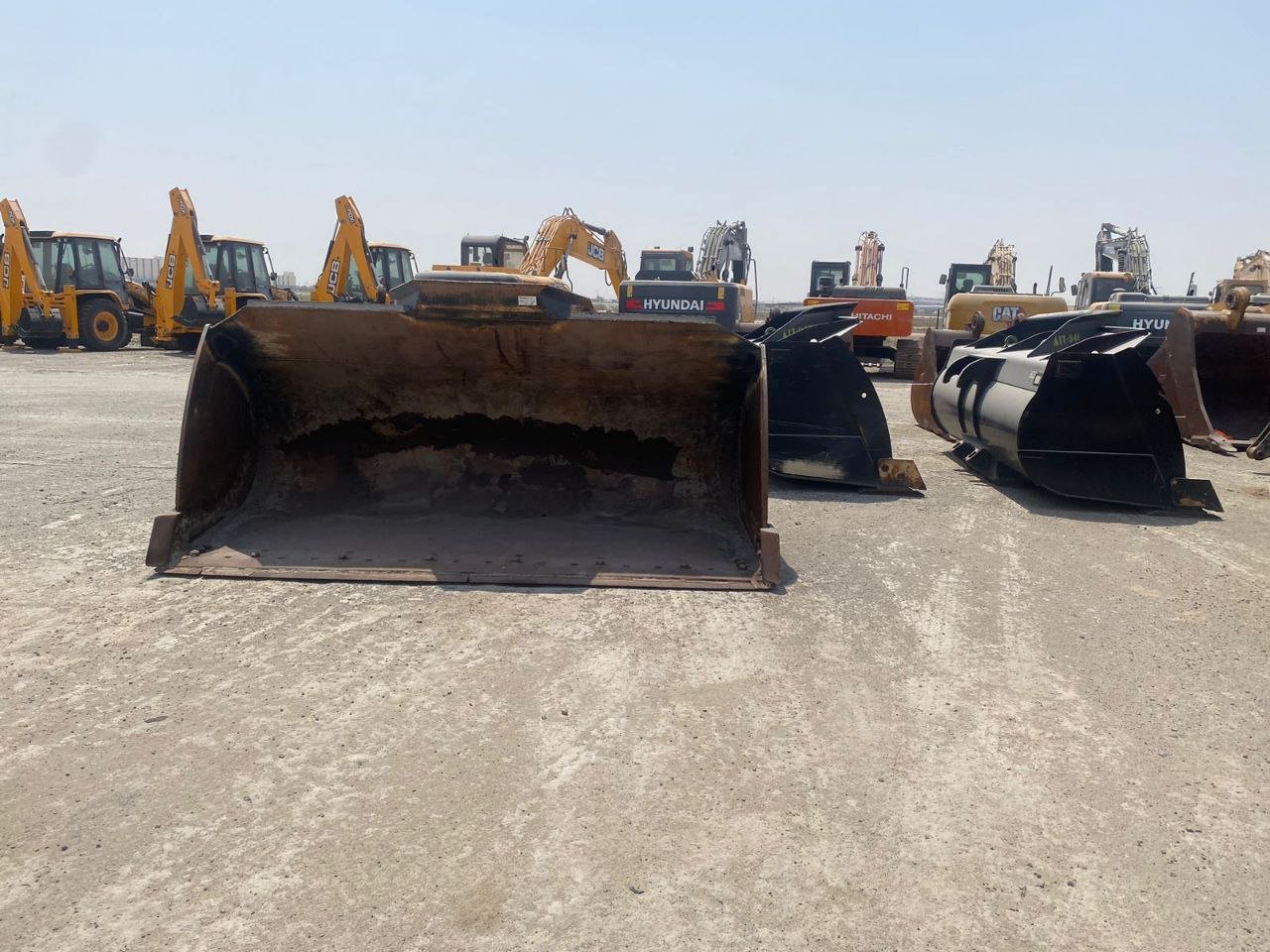 منصة ومعرض المعدات المصرية في دبي ومعارضنا في الخليج العربي لبيع سطول وبكت الحفار والتركس, تواصلوا معنا