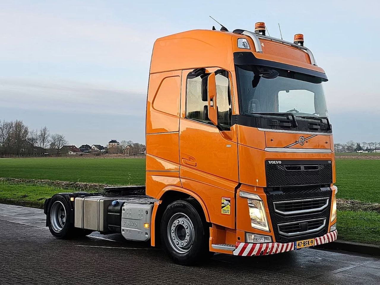 رأس سيارة شاحنة Volvo 420 مديل 2015 وارد أوروبي مجمرك للبيع في الاسماعيليه, بيع وشراء المعدات الثقيلة مصر