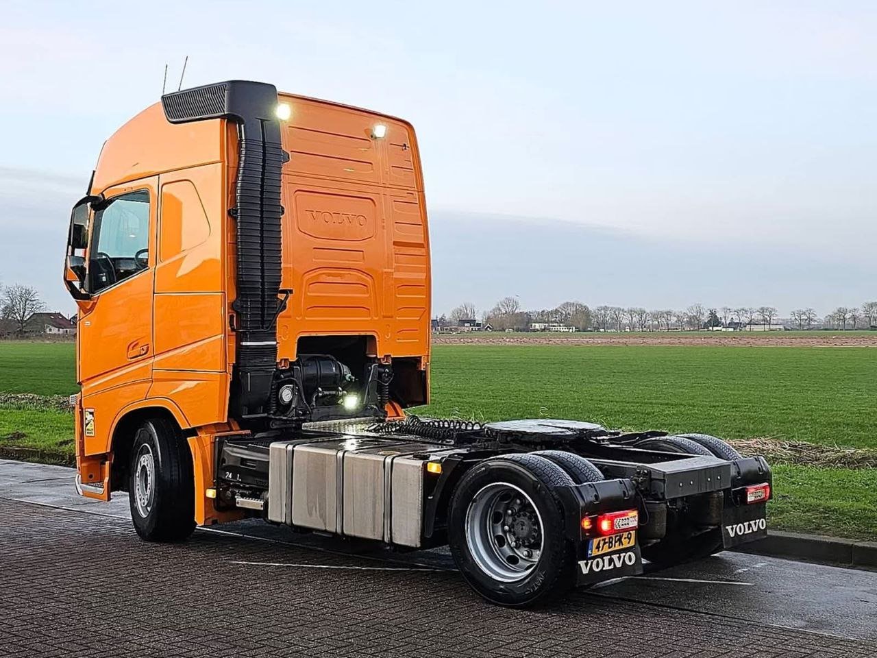 Truck car head Volvo 420 Model 2015 European Imported and Cleared for Sale in Ismailia, Heavy Equipment Buy and Sell Egypt