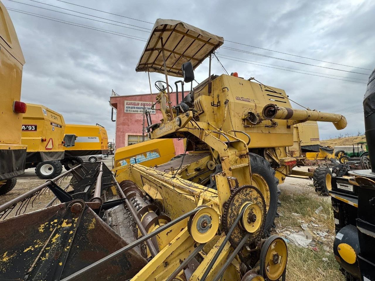 Buy and Sell Harvesters in Egypt, New Holland 80 Harvester Model 1530 European Import, Customs Cleared, Located in Damietta