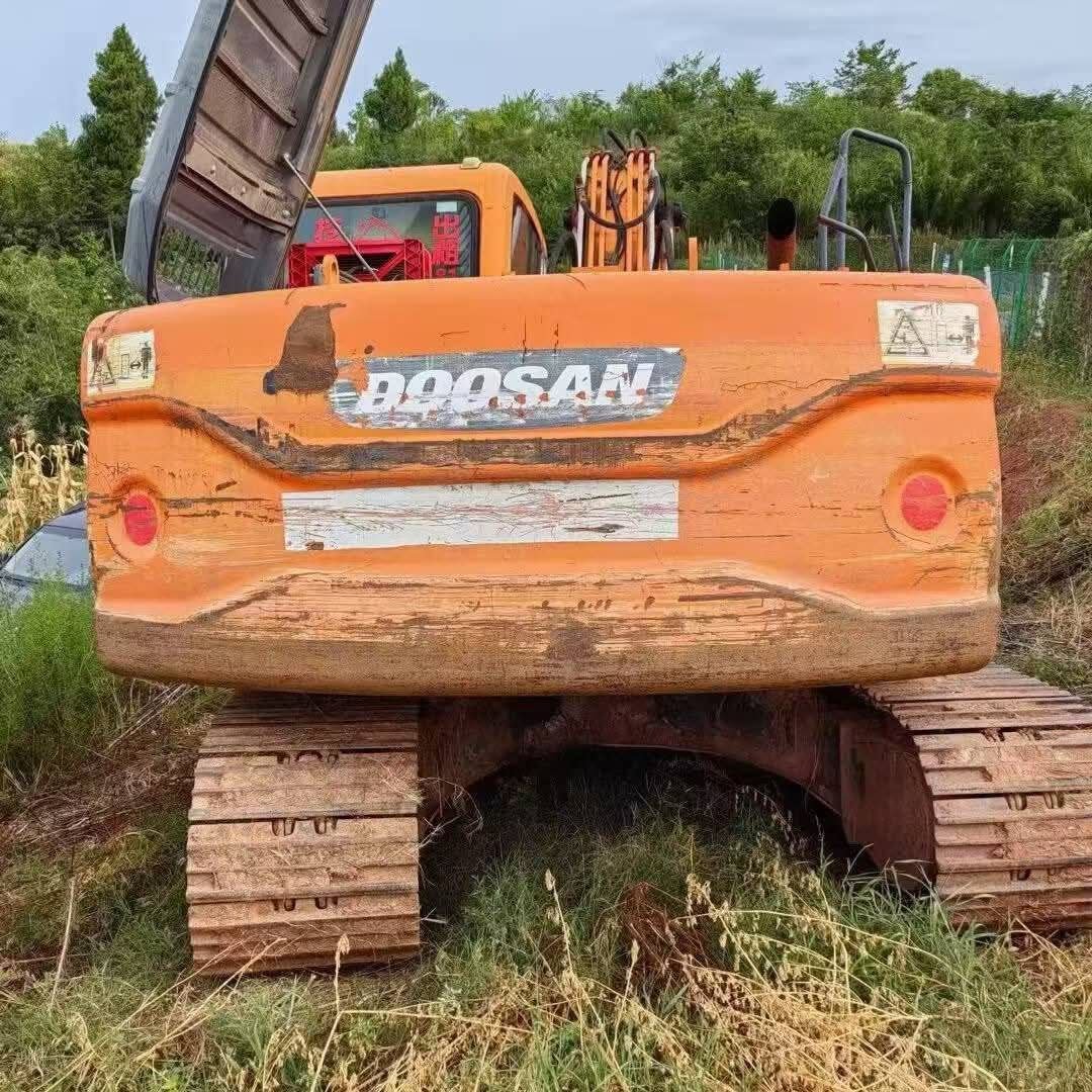Doosan Excavator for Sale in Cairo, 1999 Doosan 150 Excavator, Located in Cairo, Heavy Equipment Prices