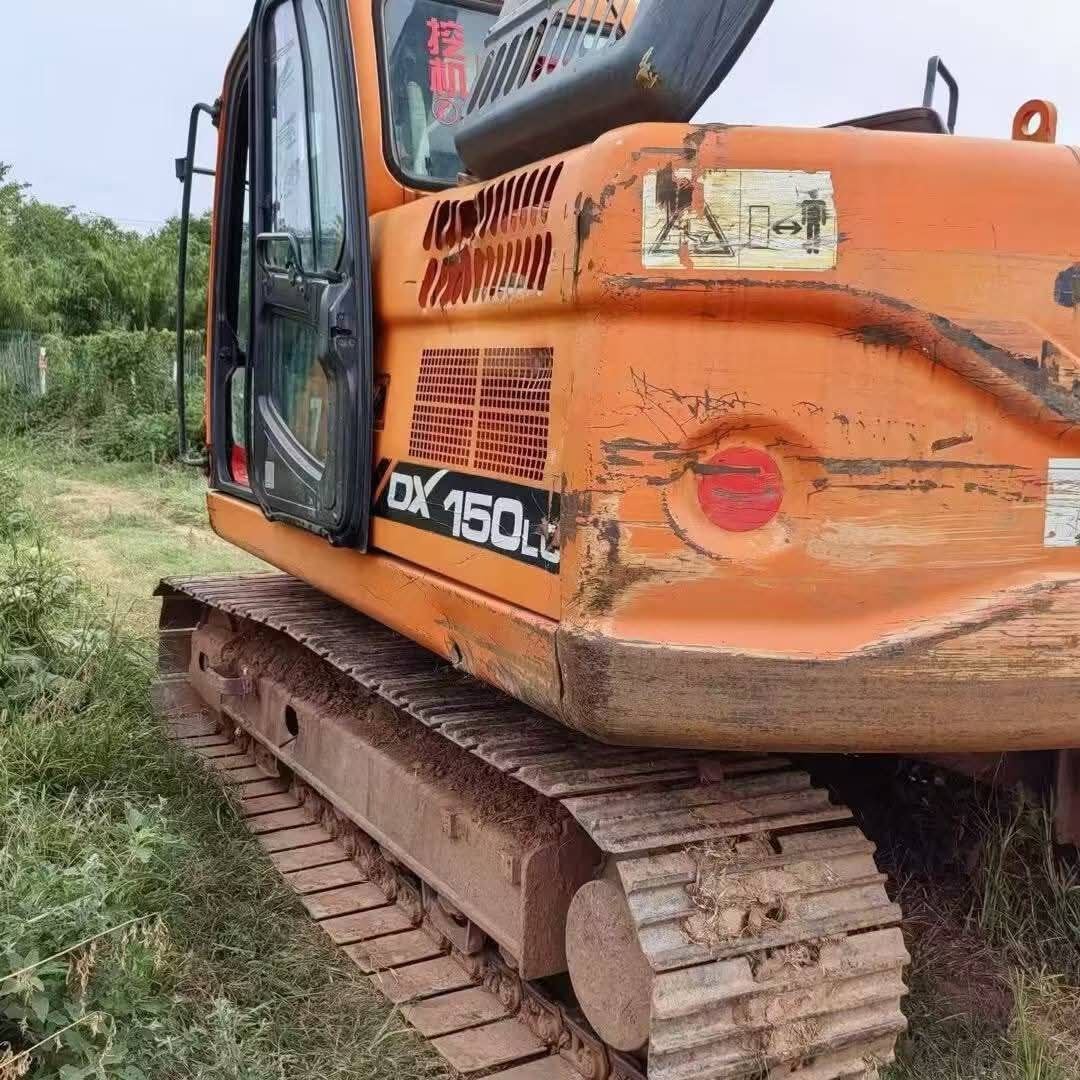 Doosan Excavator for Sale in Cairo, 1999 Doosan 150 Excavator, Located in Cairo, Heavy Equipment Prices
