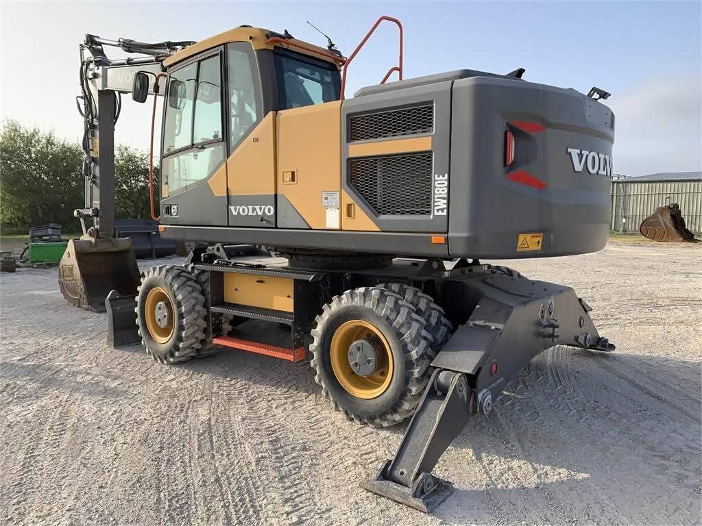 Volvo Excavator for Sale in Giza, Volvo EW180E Wheel Excavator 2019 Almost New – Ready for Immediate Work, Located in Giza