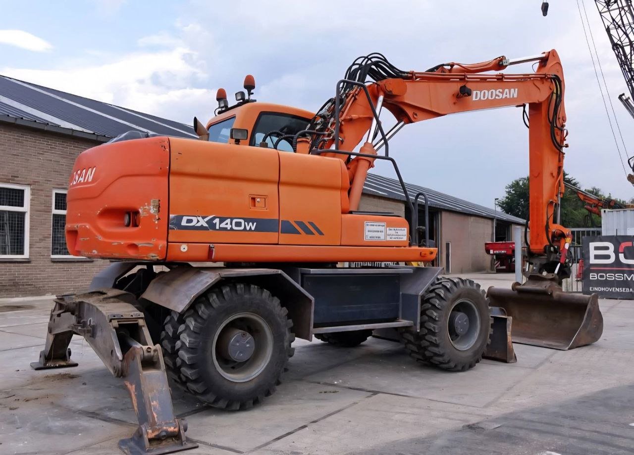 Doosan Excavator for Sale in Cairo, Doosan DX140W Wheel Excavator 2015 European Imported and Cleared, Located in Cairo