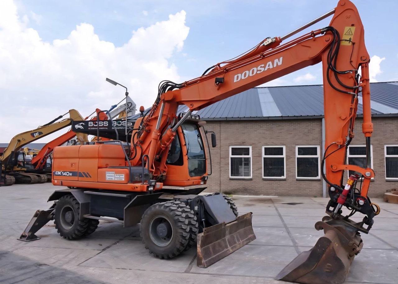Doosan Excavator for Sale in Cairo, Doosan DX140W Wheel Excavator 2015 European Imported and Cleared, Located in Cairo