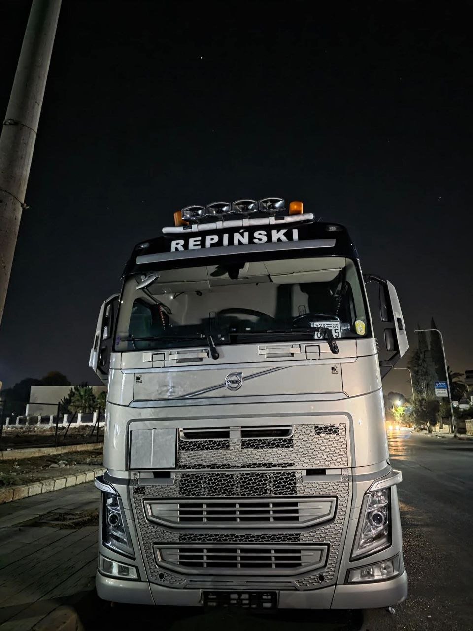 Volvo Truck Head for Sale in Mahalla al-Kubra, Volvo Truck Head Model 460 Year 2015 Located in Mahalla al-Kubra, Truck Market Egypt