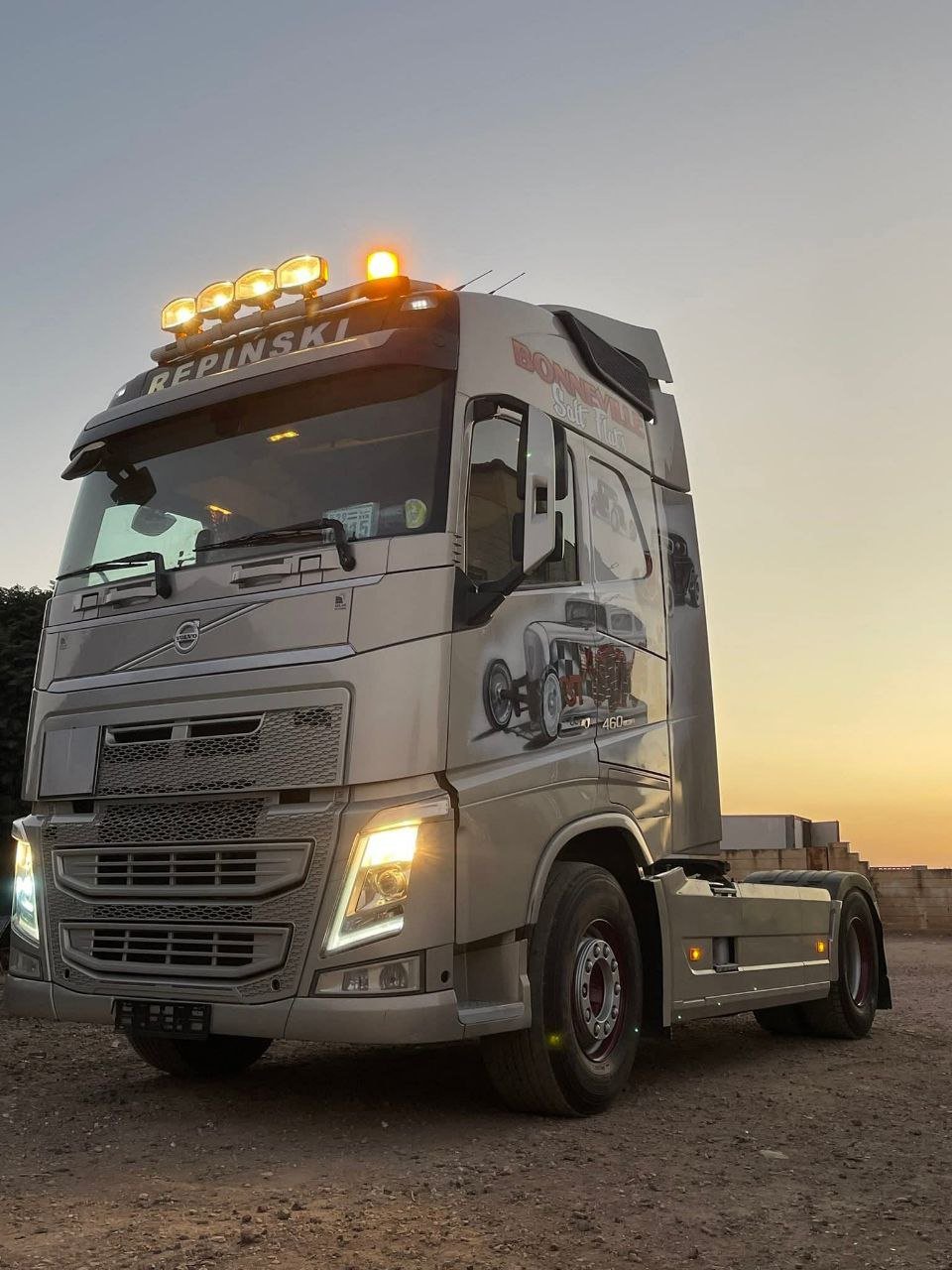 Volvo Truck Head for Sale in Mahalla al-Kubra, Volvo Truck Head Model 460 Year 2015 Located in Mahalla al-Kubra, Truck Market Egypt