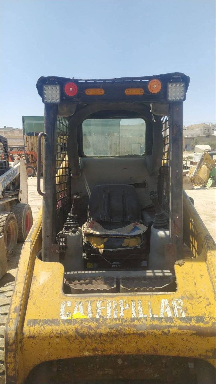 Caterpillar Loader for Sale in Damietta, Caterpillar 210 Loader Model 1995 Located in Damietta, Heavy Equipment Market Egypt
