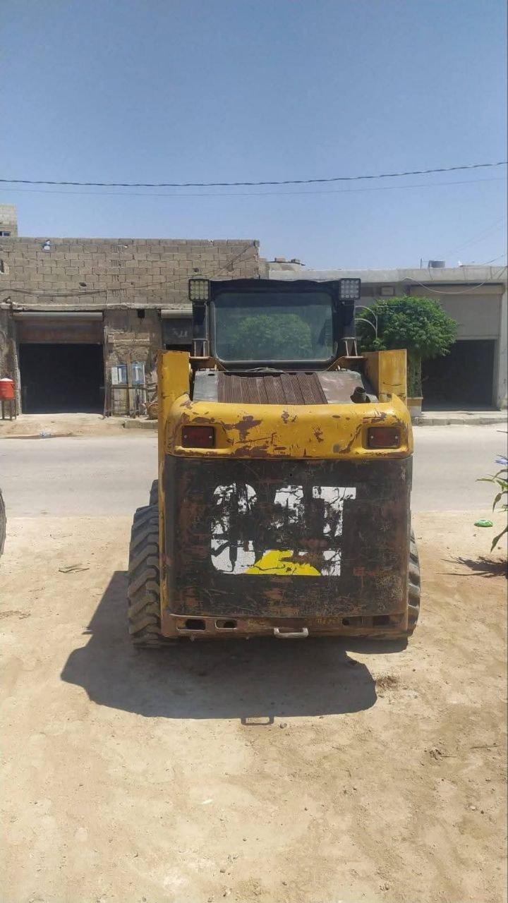 Caterpillar Loader for Sale in Damietta, Caterpillar 210 Loader Model 1995 Located in Damietta, Heavy Equipment Market Egypt