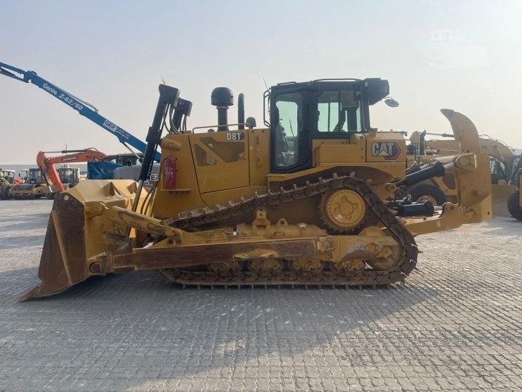 Bulldozer Caterpillar D8 for sell in Egypt, Ready for exporting to Egypt from Saudi Arabia, Al Zahid Agent in Saudi Arabia, New Bulldozer