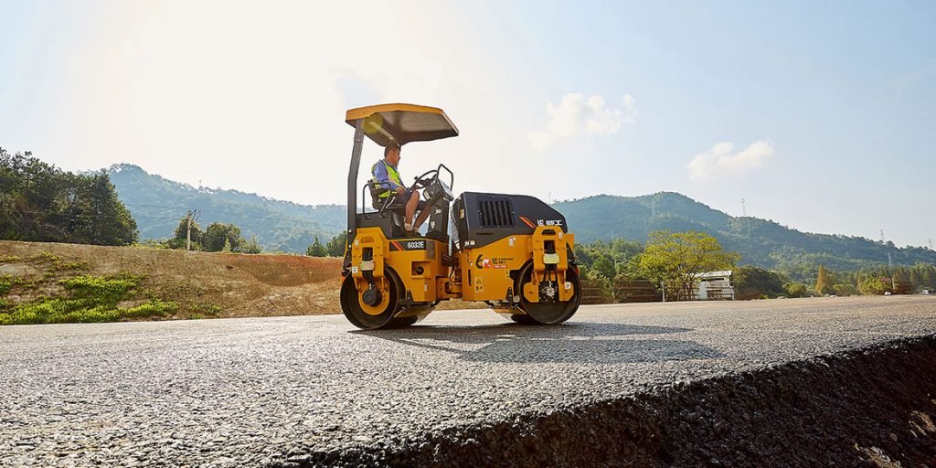 Chinese Equipment Agency in Egypt, LiuGong Roller Model 6032E 2022 Located in Cairo, Heavy Equipment Market Egypt