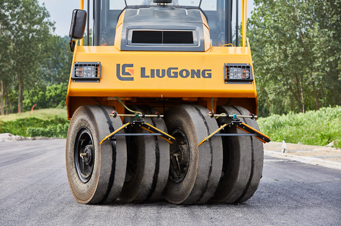 Chinese Equipment Agency in Egypt, LiuGong Roller Model 6516E 2019 Located in Mansoura, Heavy Equipment Market Egypt