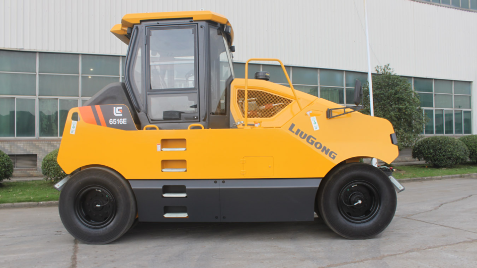 Chinese Equipment Agency in Egypt, LiuGong Roller Model 6516E 2019 Located in Mansoura, Heavy Equipment Market Egypt