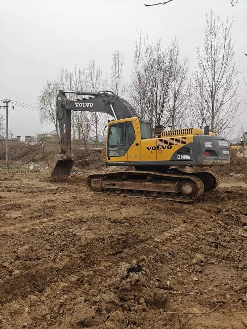 Volvo Excavator for Sale in Mansoura, Volvo EC360B Digger 2016 Located in Mansoura, Heavy Equipment Market Egypt