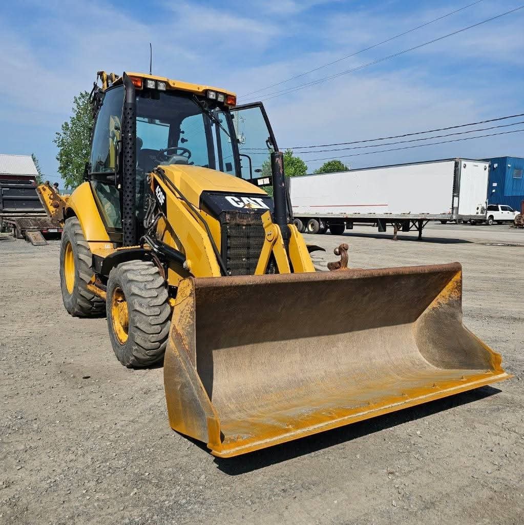 Caterpillar Loader for Sale in Giza, Caterpillar 420F Loader 2015 Located in Giza, Heavy Equipment Market Egypt
