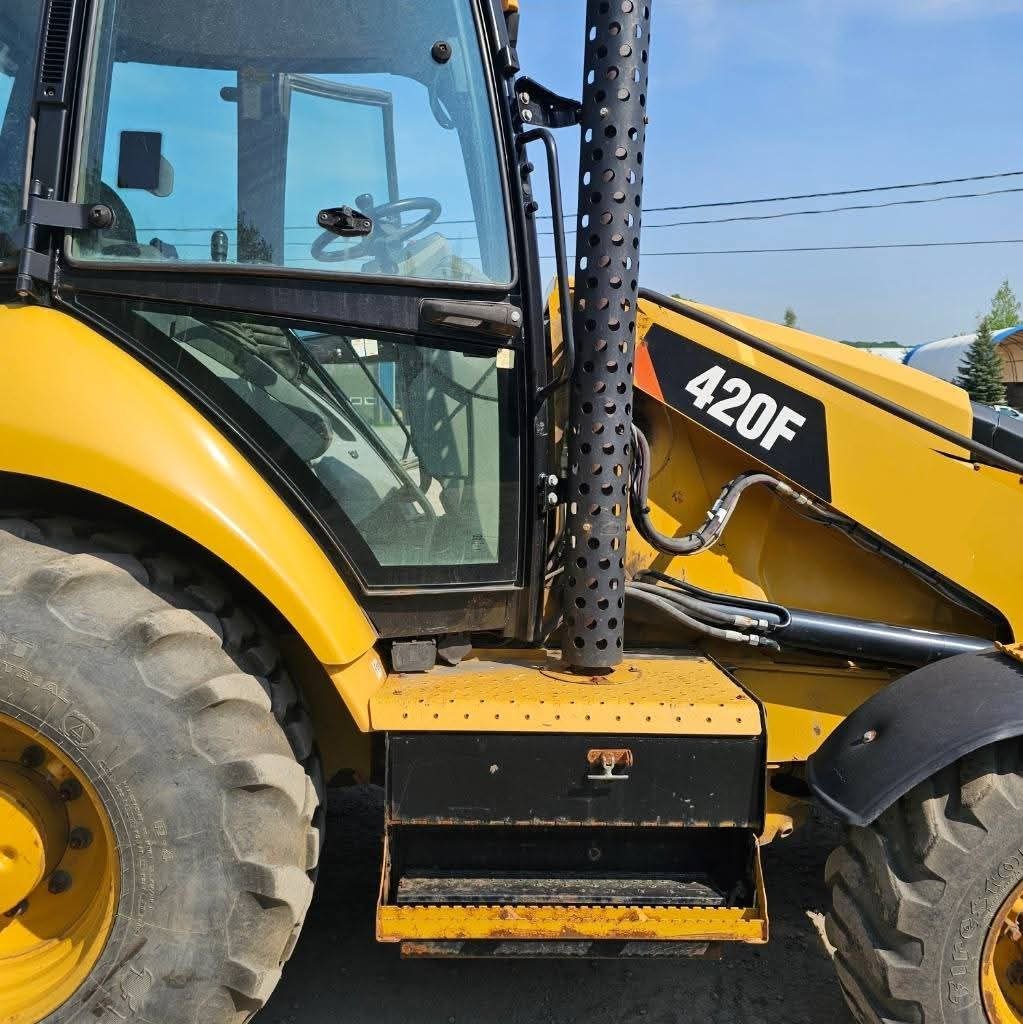 Caterpillar Loader for Sale in Giza, Caterpillar 420F Loader 2015 Located in Giza, Heavy Equipment Market Egypt