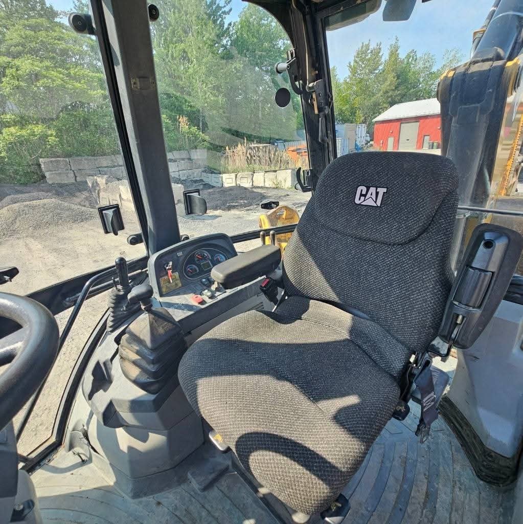 Caterpillar Loader for Sale in Giza, Caterpillar 420F Loader 2015 Located in Giza, Heavy Equipment Market Egypt