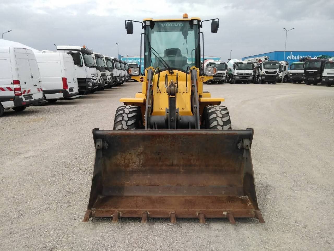 Caterpillar Loader for Sale in Alexandria, VOLVO L30G Loader 2015 Located in Alexandria, Heavy Equipment Market Egypt
