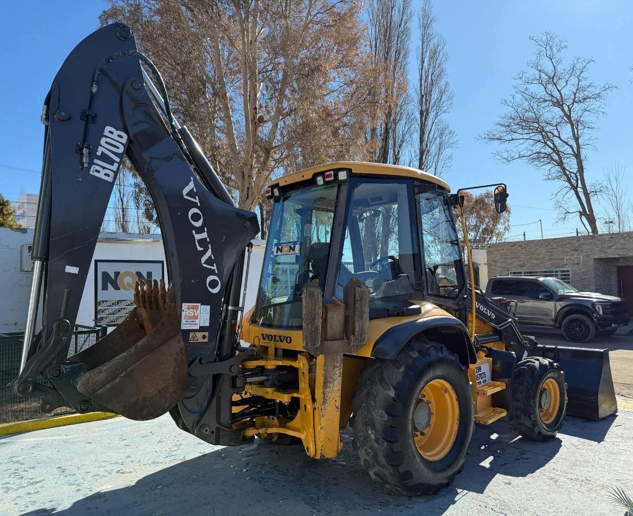 Volvo Loader + Backhoe for Sale in Cairo, Volvo BL70 2017 Model Located in Cairo