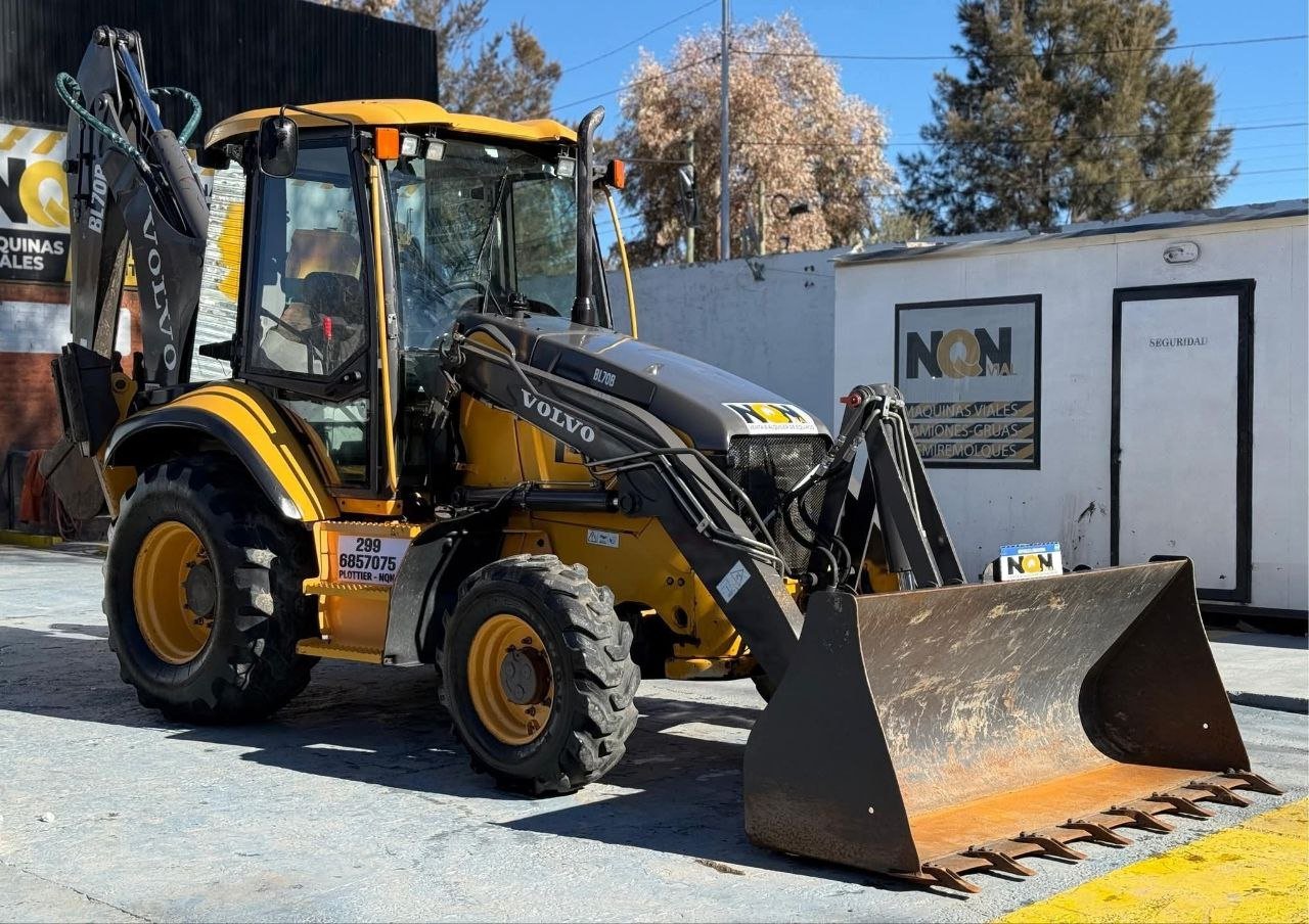 Volvo Loader + Backhoe for Sale in Cairo, Volvo BL70 2017 Model Located in Cairo